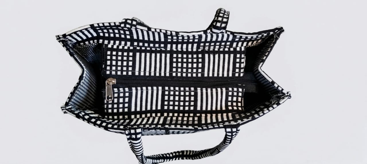 Lady Quinton Black And White  Shoudler Bag